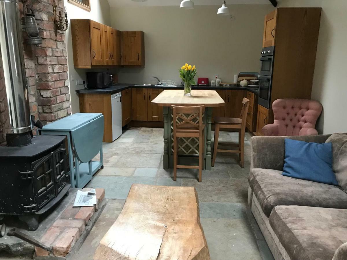 Tracey'S Farmhouse Cottage Belfast Exterior photo