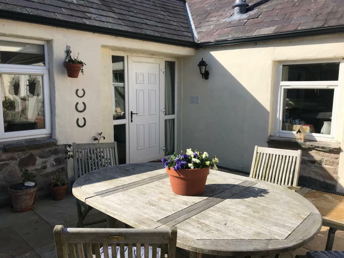 Tracey'S Farmhouse Cottage Belfast Exterior photo